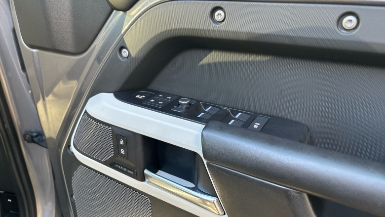 Land Rover Defender 3.0 D300 X-Dynamic HSE 110 5dr Auto Diesel Estate